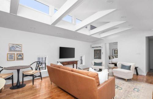 Modern Loft | Parking Included, Walk to Downtown - Foto 15
