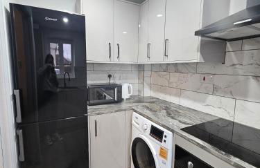 Jasmin's House, 2 bedroom house, private Parking - Photo 6