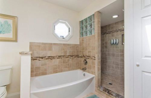Beach Getaway - Private Heated Pool & 2 King Beds - Foto 27