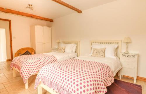 Back Of Beyond - Photo 14