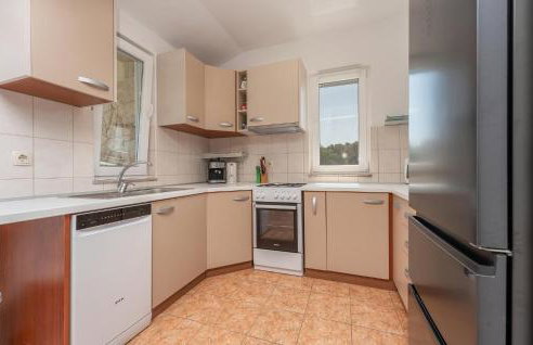 3 Bedroom Cozy Apartment In Ugrinic - Foto 4