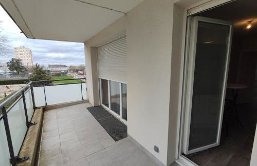 T3 lumineux avec grande terrasse et parking sécurisé - Foto 12