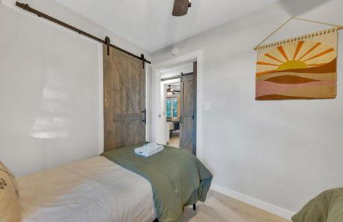 The White Lodge 4BDR Sleeps 8 with Fire Pit - Foto 26