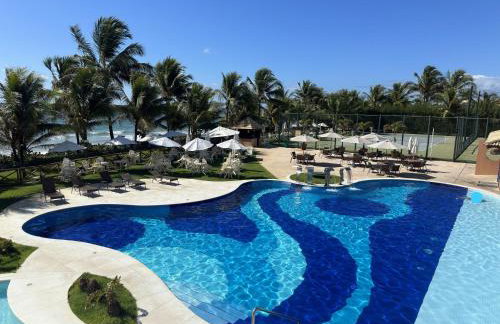 Flat Guarajuba - 3 quartos 2 andar à Beira Mar - pé areia - governança com arrumadeira e Wi Fi inclusos - Foto 1