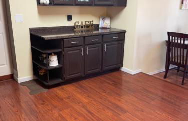 Cozy Home with Sparkling Pool/Pet Friendly - Photo 12