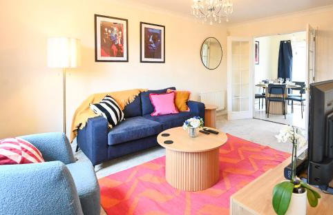 Bright 3BR House Ideal for Families & Groups - Foto 8