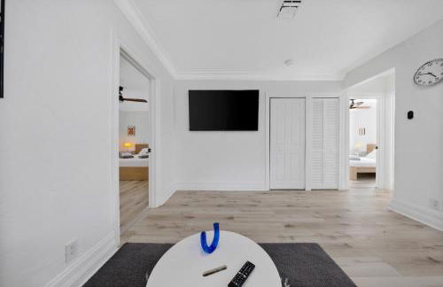 Escape to Newly Remodeled Home in the Heart Fort Lauderdale with Private Pool - Foto 14