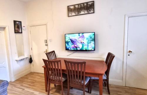 Spacious Apartment Near Rochdale Centre Train Tram Bus Free Parking Fast Wi-Fi - Foto 15