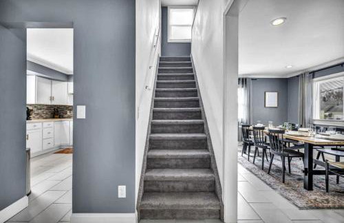 Swim and Relax In our Pool and Hot Tub and Recently Renovated - Photo 50