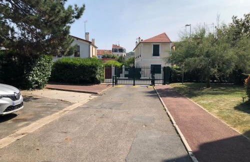 ChezClervie Nanterre City Paris La Défense Arena - Foto 29