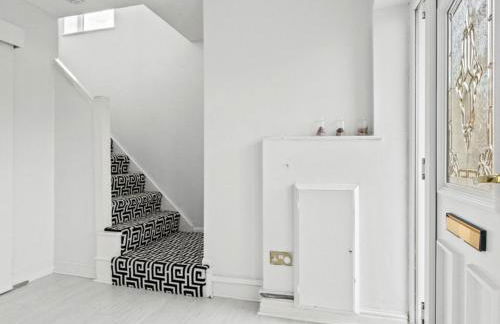 Spacious 3 Bedroom Home in Aintree - Photo 8