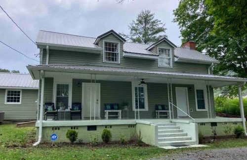 Farmhouse with game room, fire pit and creek - Foto 47