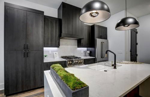 Loft condo by Mercedes Benz w balcony Apt 101 - Foto 6