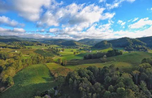 Petting Zoo! Hot Tub, 15 acres, stream & Romance! - Foto 50