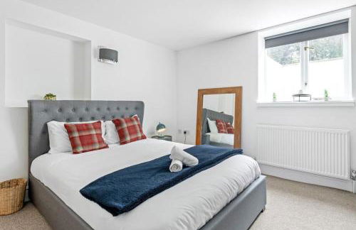 Luxurious 3 Bedroom Apartment in Park Estate - Photo 18