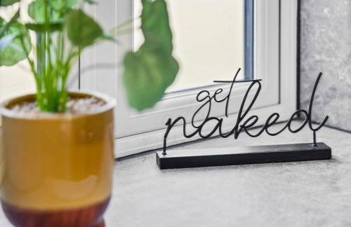 The Oaks Barn - A Countryside Luxury Rural Escape with Hot tub & Fire Pit! Tranquil Group Retreat - Sleeps 8, Pet Friendly & Off road Parking - By Blue Puffin Stays - Photo 33