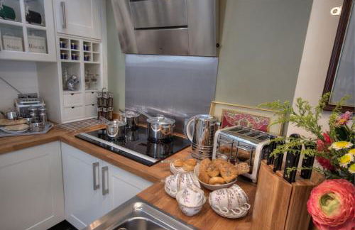 Beautiful period cottage, exceptional riverside location in the heart of Chester - Photo 19