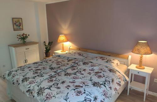 City Nest - Große gemütliche Ferienwohnung mit Terrasse, zentral gelegen, für Paare, Familien und Hunde! - Foto 2