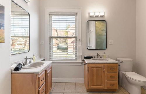 Deluxe 6 Bedroom 3 Min to Downtown w 2-car Driveway - Foto 40