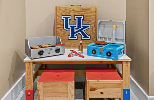 NEW Spacious Clarkson Getaway w Games & Yard - Foto 39