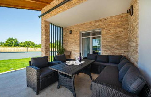 5 Bedroom Nice Home In Vidulini - Photo 8