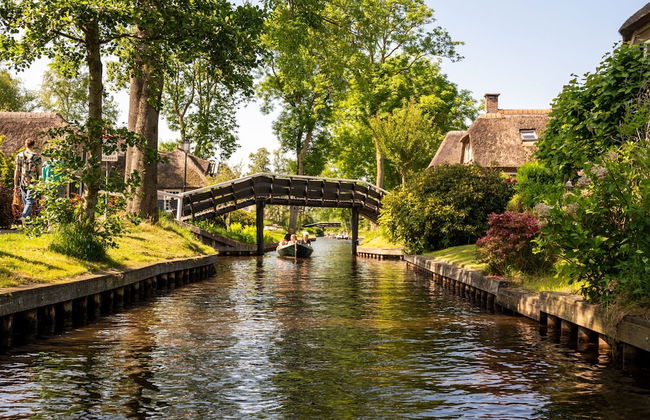 Canal-side Stay, Giethoorn - Photo 27
