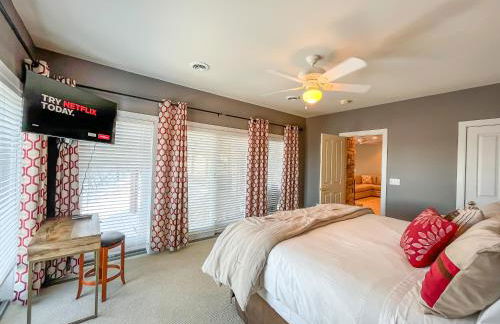 Luxury Stunning Mountaintop Home with Hot Tub and Lake Views - Foto 28