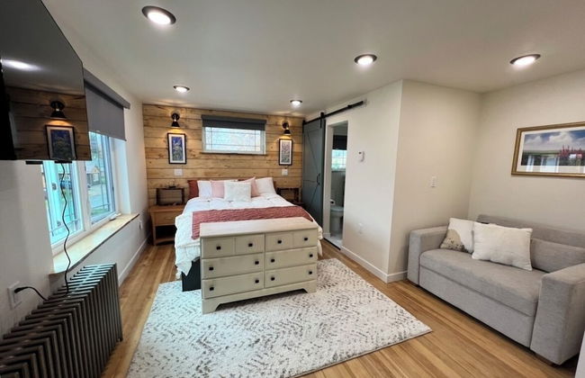 Dollhouse Downtown - Photo 16