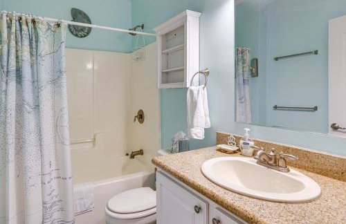 Lovely Carrabelle Home with Lake Views and Pool Access - Foto 12