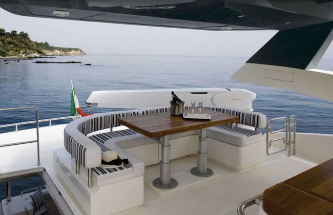 Italy Luxury Yacht Charter - Photo 3