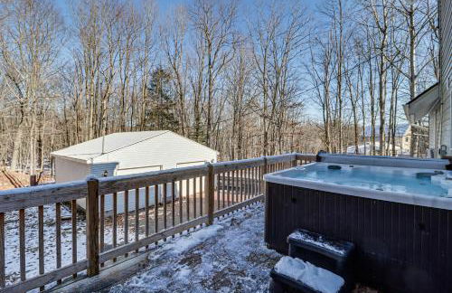 Lake Access and Private Hot Tub at Poconos Home! - Foto 29