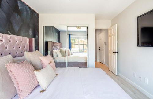 Spacious Yard, Sparkling Pool & Spa, Firepit, 9beds! - Photo 44