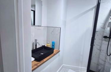 New 4 Bed House Sleeps up to 8 People - Foto 2