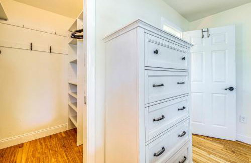 Location, Location! Stylish Home in Palm Beach! - Photo 18