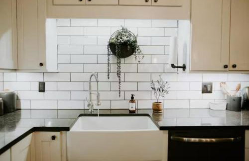 Cabin and Casita Near Rosyln and Suncadia Hot Tub, Game Room, Firepit, Sleeps 11 - Photo 35