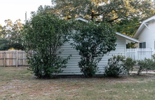 Gulf Coast Craftsman - Cozy, Charming & Central! - Foto 40