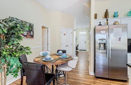 Spacious retreat w pool & game room - Foto 16