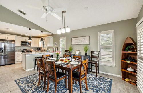 Exquisite Lakefront Pool House Awaits Pool 10 PPL - Foto 37