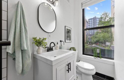 2BR and 2BA in Historic Brownstone near Subway - Foto 16