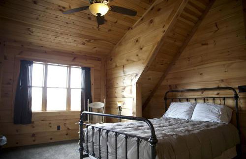 Stunning Private Cabin Getaway with Gorgeous Fireplace near Quincy, Illinois - Foto 17