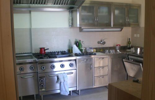 Luxury Seaside Villa with a classic Mediterranean Olive Garden, a fully equipped Professional Kitchen, Pool, Sauna, Padle Boards and Canoe - Miolin Beach House - Photo 47