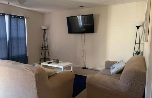 Lovely two-story house with spacious backyard - Foto 10