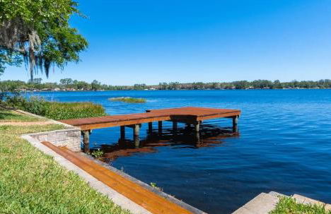 Lakeside Retreat with pool, dock & game room - Foto 23