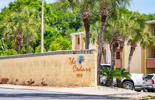 Calm Waterside Condo - Views, Pool & Family Fun - Foto 26