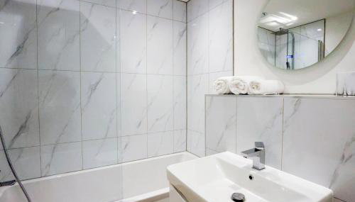 Stylish Seaside Stay - Spacious Ramsgate Apartment - New Build, Underfloor Heating, Perfect Location - Foto 4