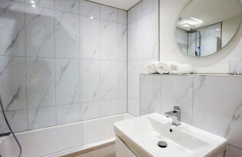 Stylish Seaside Stay - Spacious Ramsgate Apartment - New Build, Underfloor Heating, Perfect Location - Foto 4