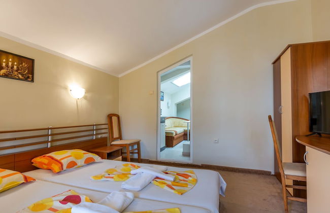 1 Bedroom Apartment in Dafinka Guest House - Photo 7