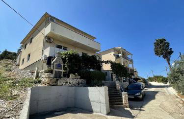 Apartments Veli Rat - Photo 1