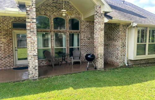 Cozy 4bdrm 3bath Home in The Woodlands - Photo 37