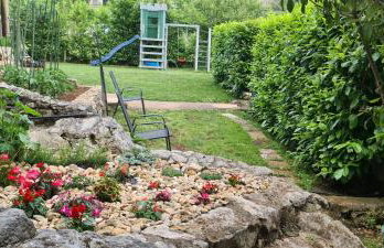 Waterfall House Getaway - Photo 51